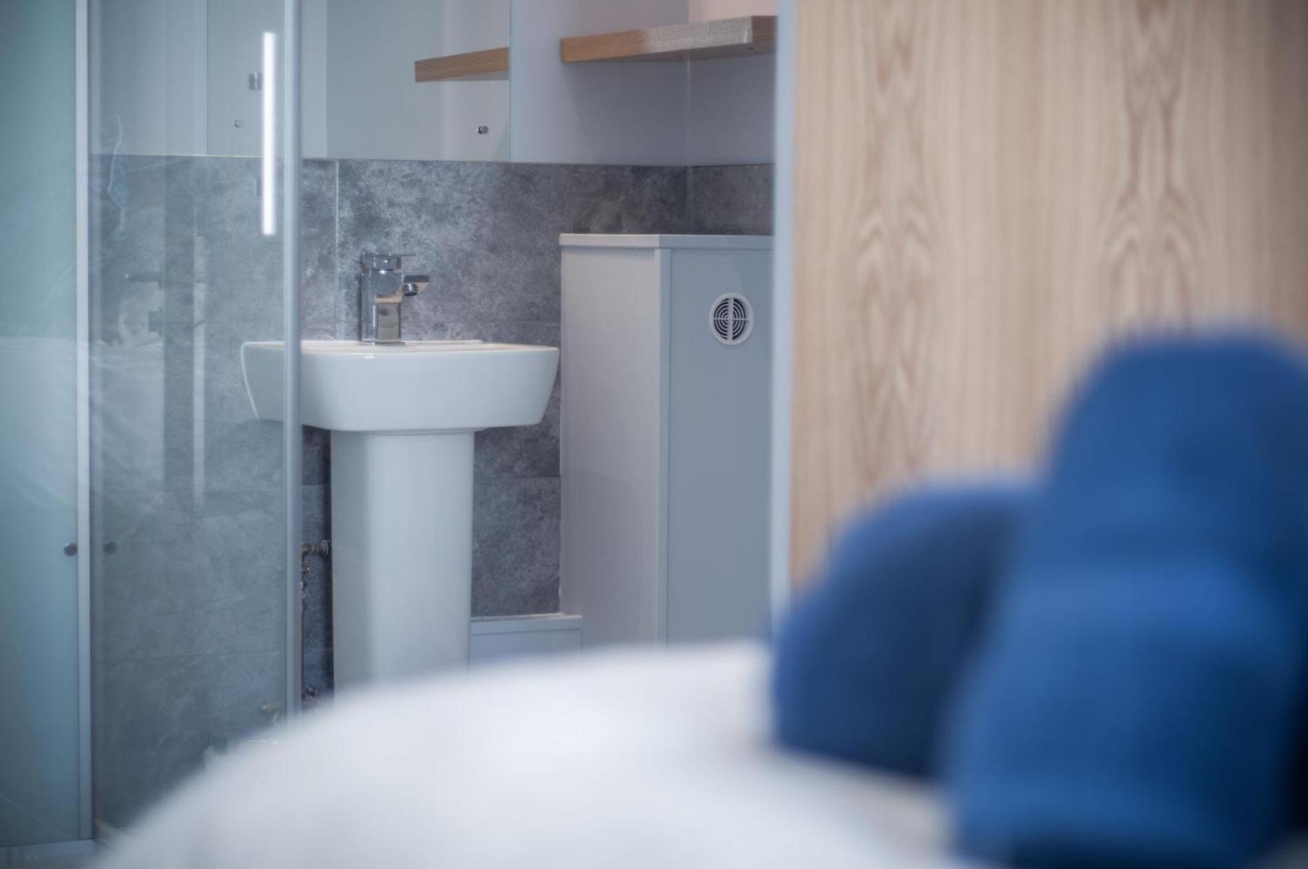 Ocean Cabins No 3 At The Square - Saundersfoot Room photo