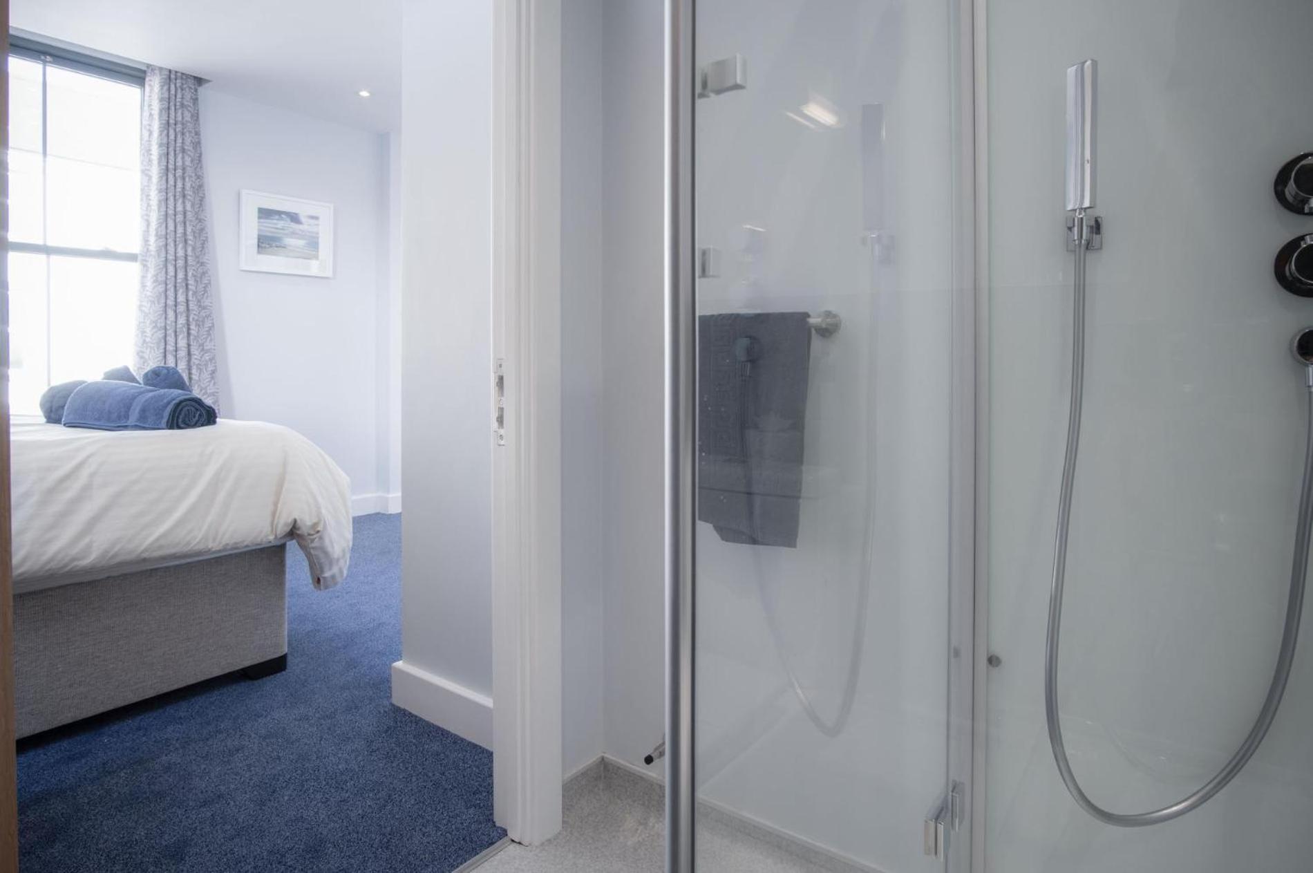 Ocean Cabins No 3 At The Square - Saundersfoot Room photo